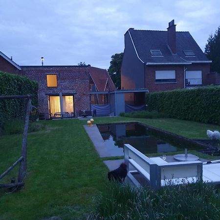 האלה Gezellige Moderne Woning Met Zwemvijver מראה חיצוני תמונה