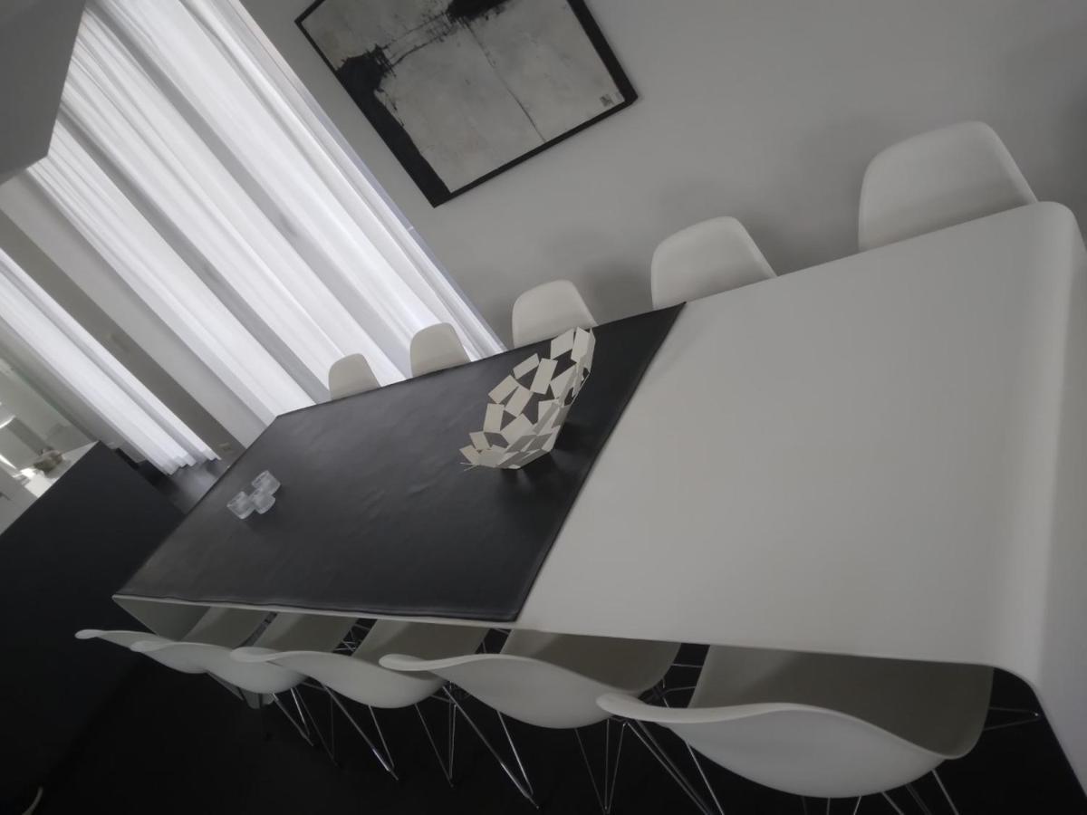 האלה Gezellige Moderne Woning Met Zwemvijver מראה חיצוני תמונה