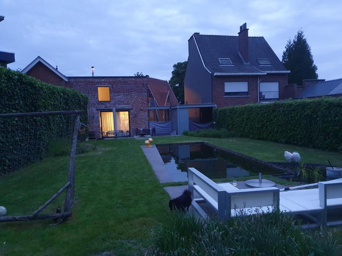 האלה Gezellige Moderne Woning Met Zwemvijver מראה חיצוני תמונה